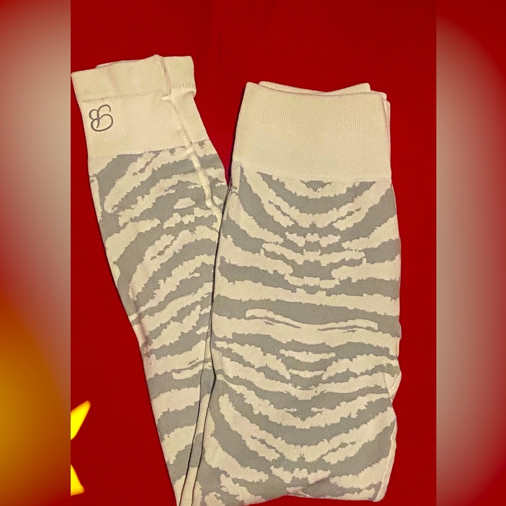 Bombshell sportswear leggings and sports bra top 2 sets on rare no longer sold